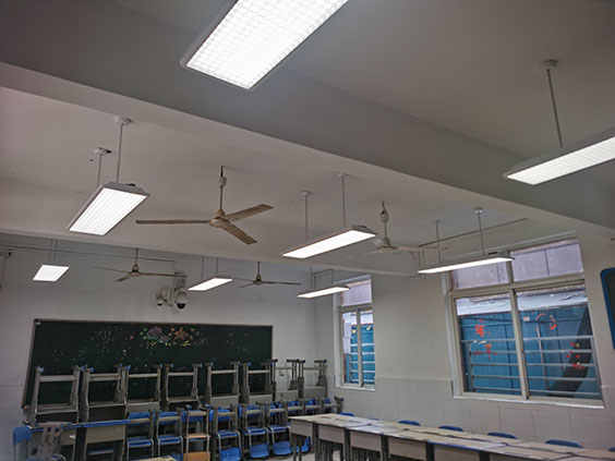 武汉第四初级中学教室灯光由深圳晶宏提供