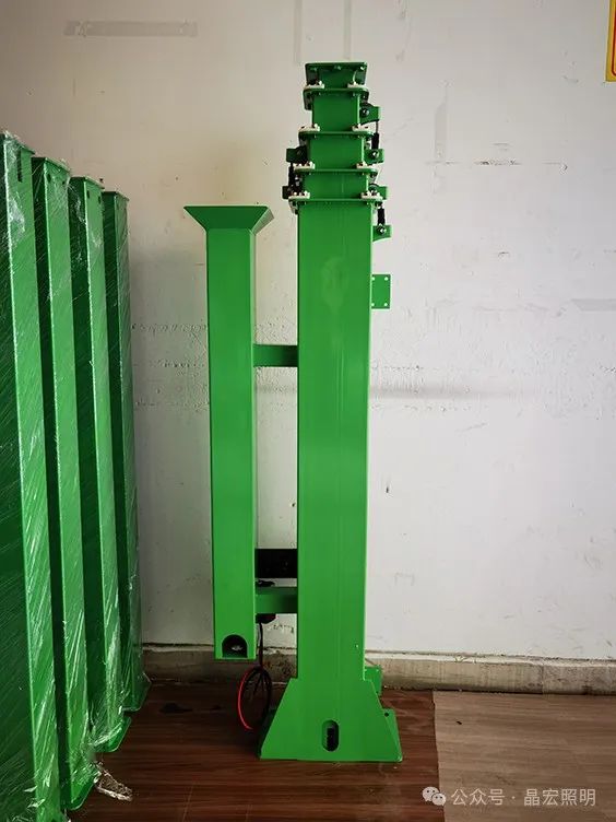 1754359140838046.jpg 升降桅杆图片1.jpg